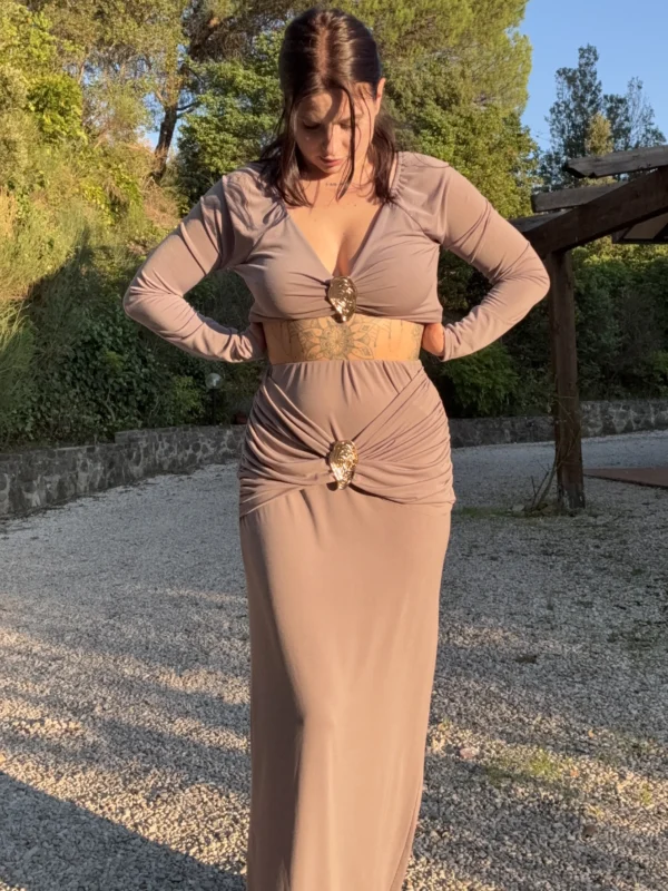 Vestito con gioiello